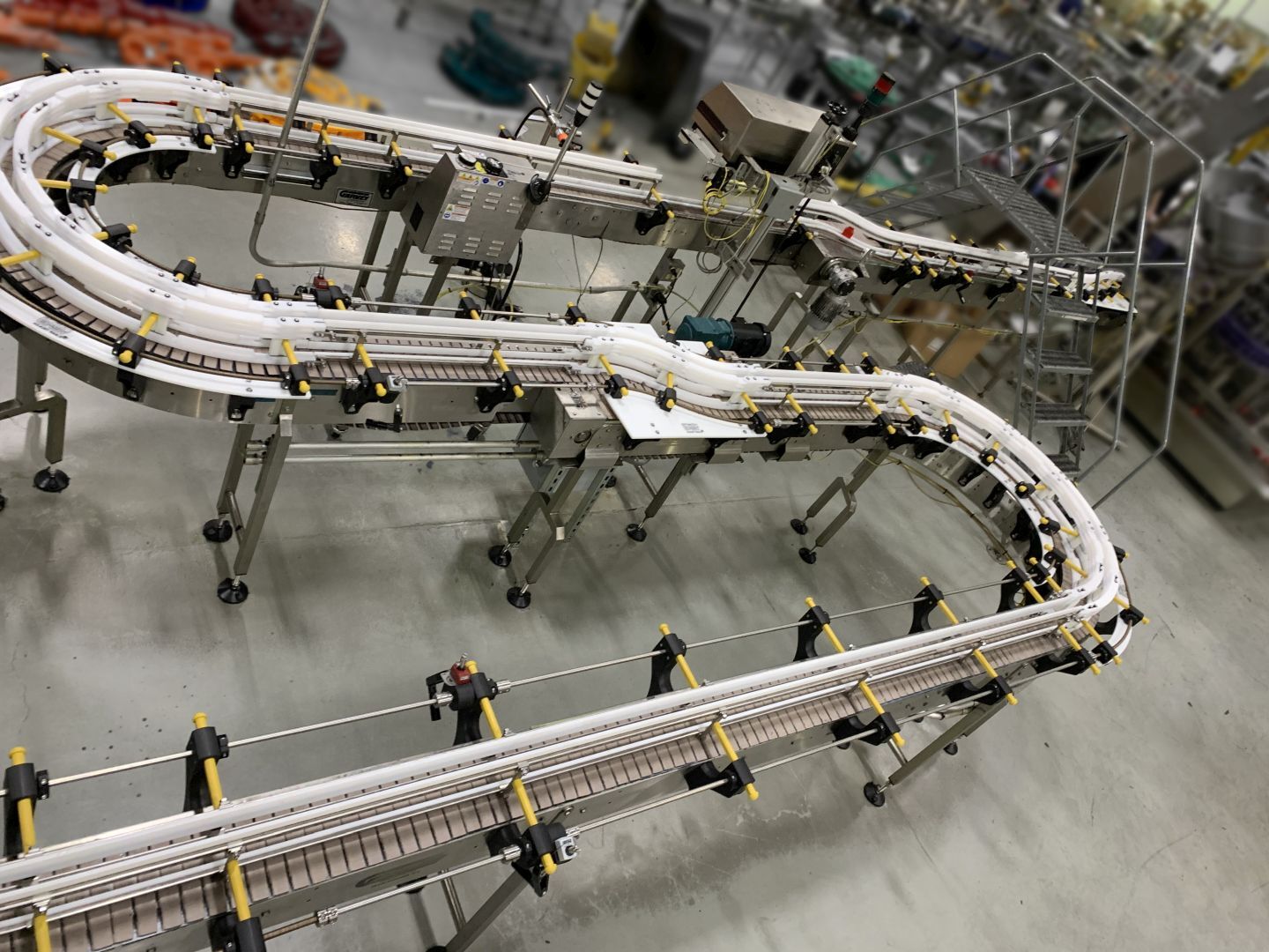 5 OVERVIEW Accumulation Conveyor Adjustable Guide Rails