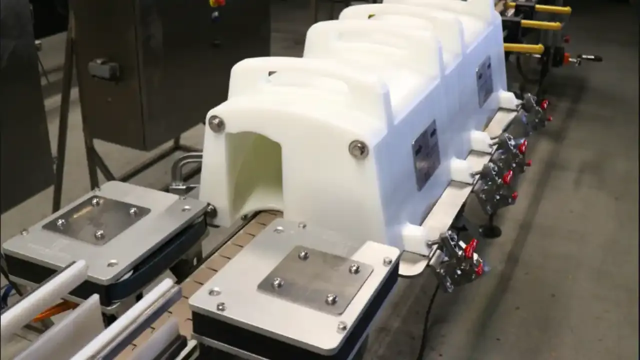 Horizontal Belt Drive on Infeed of Bottle Inverter